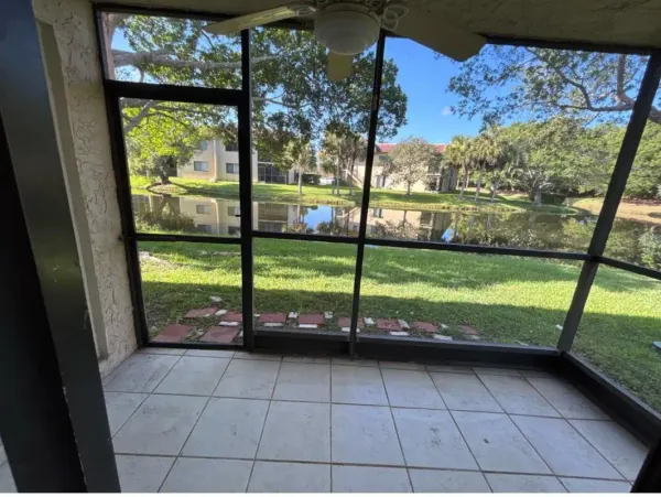 235 Lakeview Drive 104, Weston, FL 33326