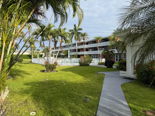 161 NE 10th Avenue 12b, Hallandale Beach, FL 33009