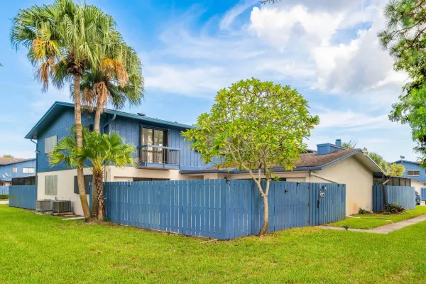 4643 Holly Lake Drive, Lake Worth, FL 33463