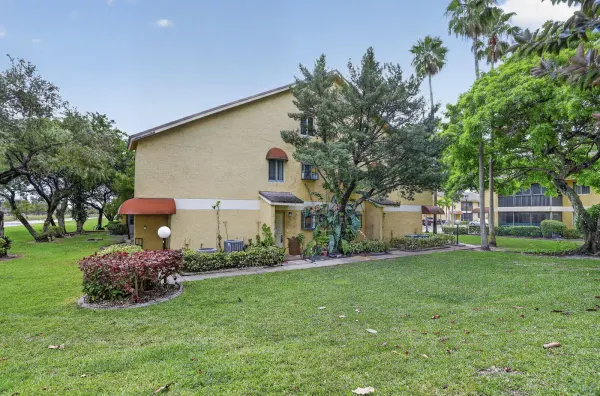 3041 N Oakland Forest Drive 103, Oakland Park, FL 33309