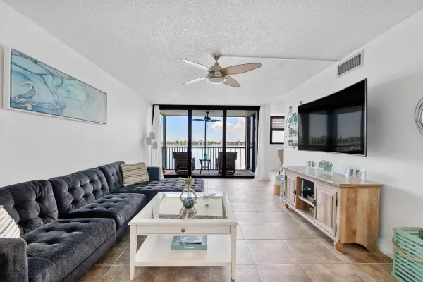 106 Lake Emerald Drive 308, Oakland Park, FL 33309