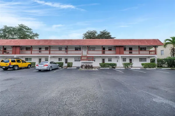 3250 NW 85th Avenue 14, Coral Springs, FL 33065