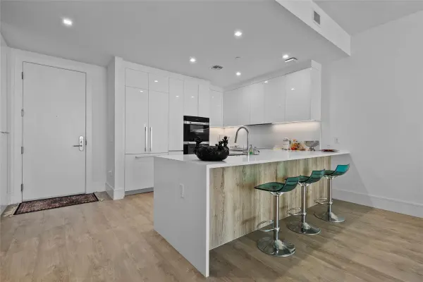 220 Lake Shore Drive 1417, Lake Park, FL 33403