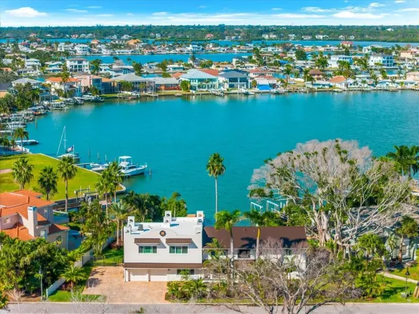 16895 1st Street E, North Redington Beach, FL, 33708