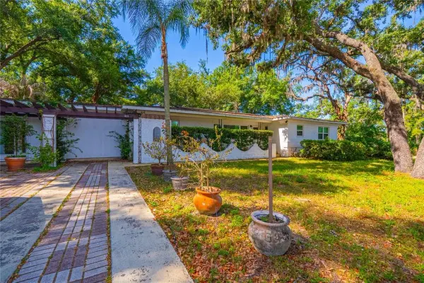 401 Bullard Parkway, Temple Terrace, FL, 33617