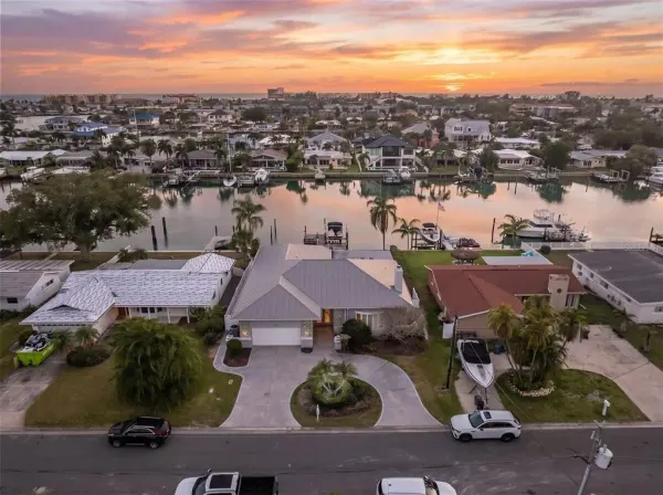 11870 6th Street E, Treasure Island, FL, 33706